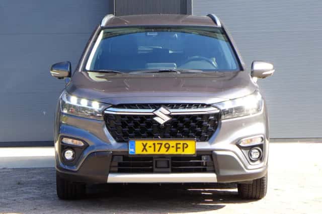 Suzuki S-Cross (2023) thumbnail 3