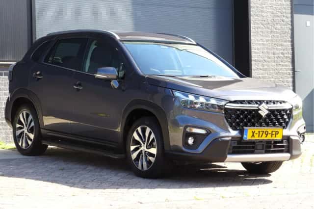 Suzuki S-Cross (2023) thumbnail 4