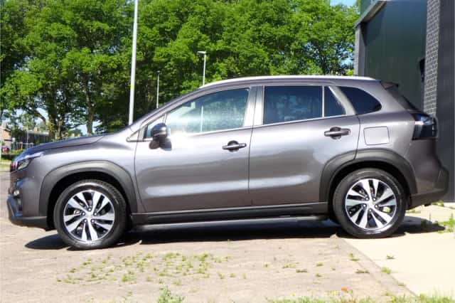 Suzuki S-Cross (2023) thumbnail 5