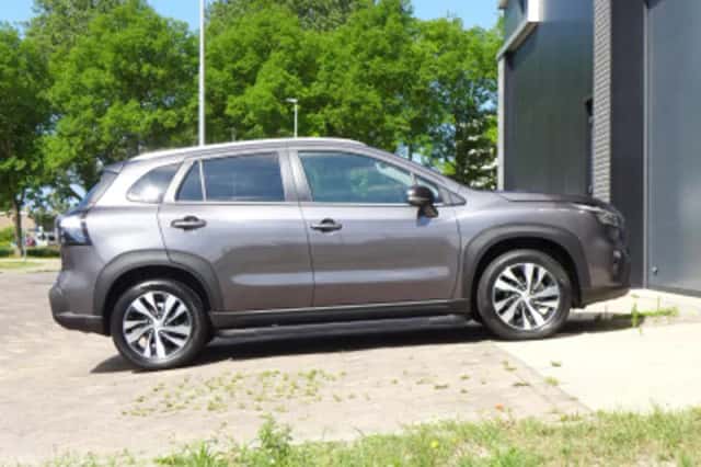 Suzuki S-Cross (2023) thumbnail 5