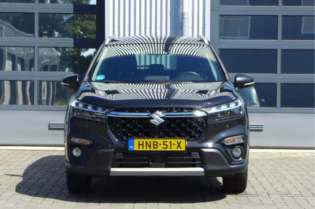 Suzuki S-Cross (2023) thumbnail 3