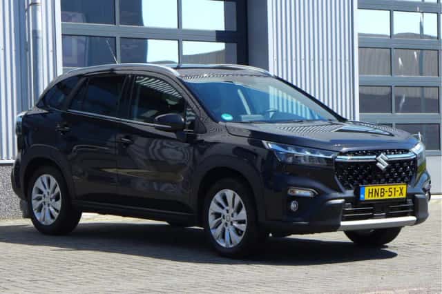 Suzuki S-Cross (2023) thumbnail 4