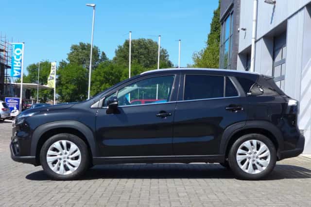Suzuki S-Cross (2023) thumbnail 5