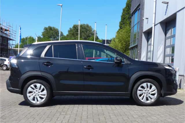 Suzuki S-Cross (2023) thumbnail 6