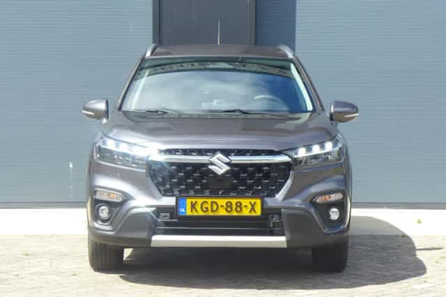 Suzuki S-Cross (2026) thumbnail 3