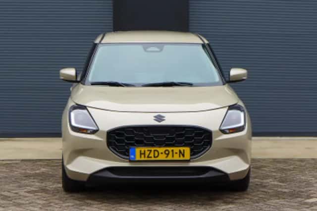 Suzuki Swift (2025) thumbnail 2