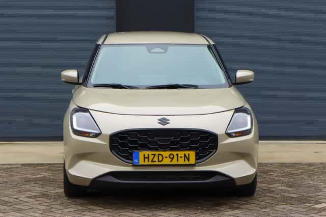 Suzuki Swift (2025) thumbnail 3