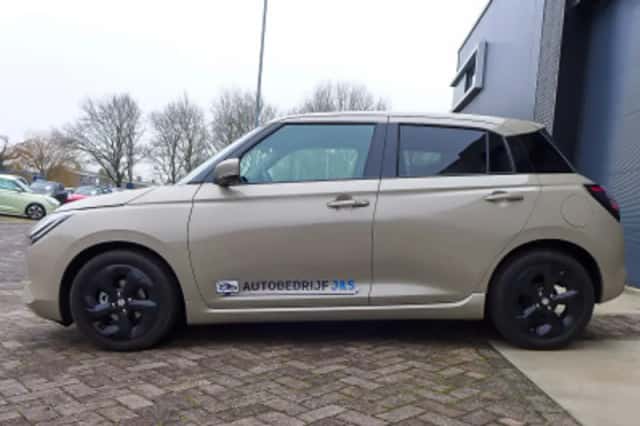 Suzuki Swift (2025) thumbnail 4