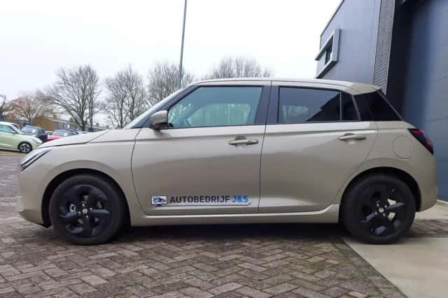 Suzuki Swift (2025) thumbnail 5