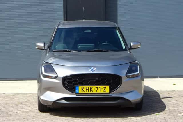 Suzuki Swift (2025) thumbnail 3