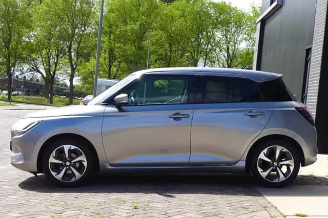 Suzuki Swift (2025) thumbnail 5