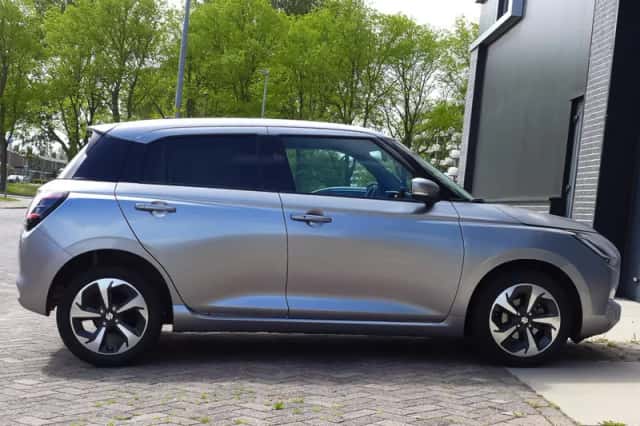 Suzuki Swift (2025) thumbnail 6
