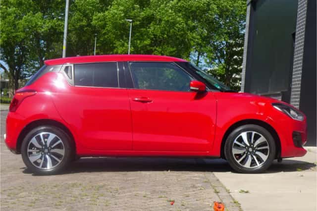 Suzuki Swift (2018) thumbnail 6