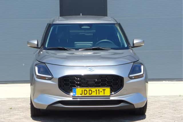 Suzuki Swift (2025) thumbnail 3