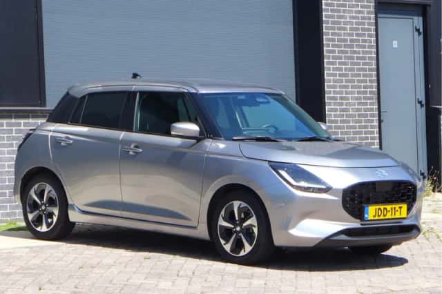 Suzuki Swift (2025) thumbnail 4