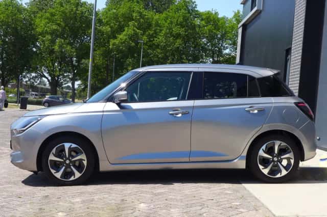 Suzuki Swift (2025) thumbnail 5