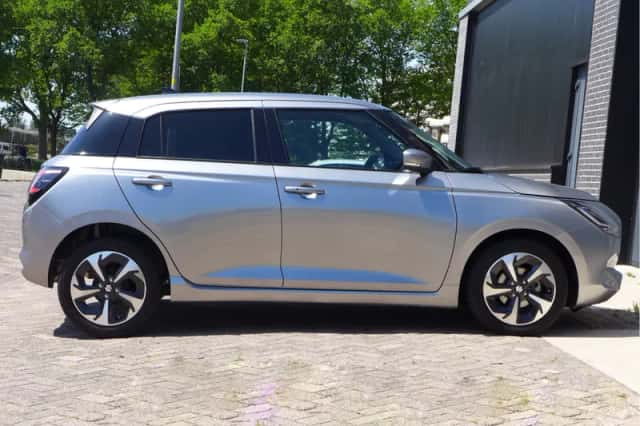 Suzuki Swift (2025) thumbnail 6