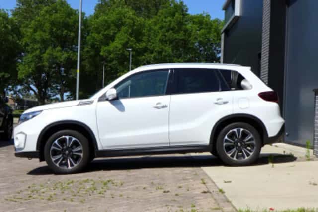 Suzuki Vitara (2021) thumbnail 4