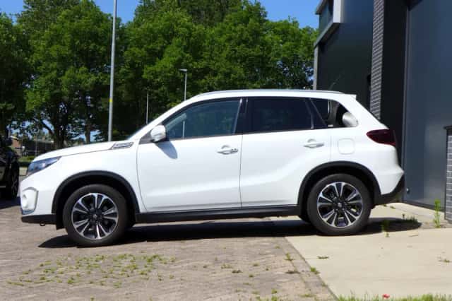 Suzuki Vitara (2021) thumbnail 5