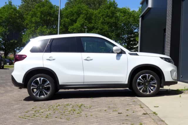 Suzuki Vitara (2021) thumbnail 6