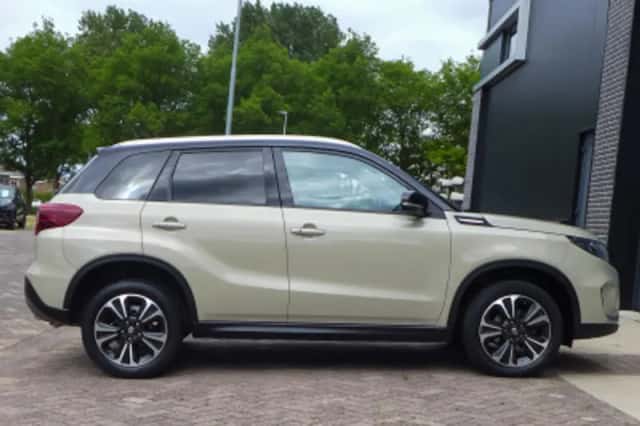 Suzuki Vitara (2022) thumbnail 5