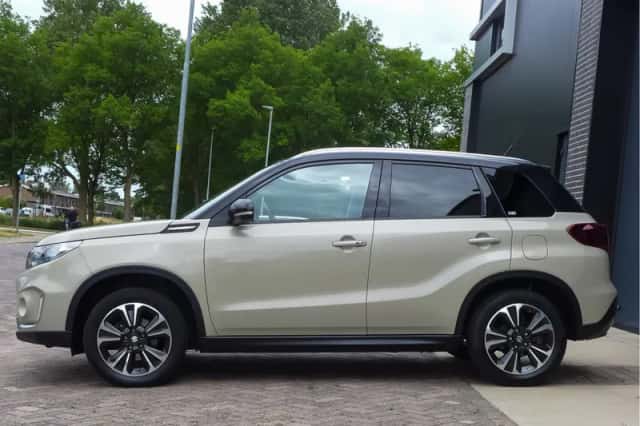 Suzuki Vitara (2022) thumbnail 5