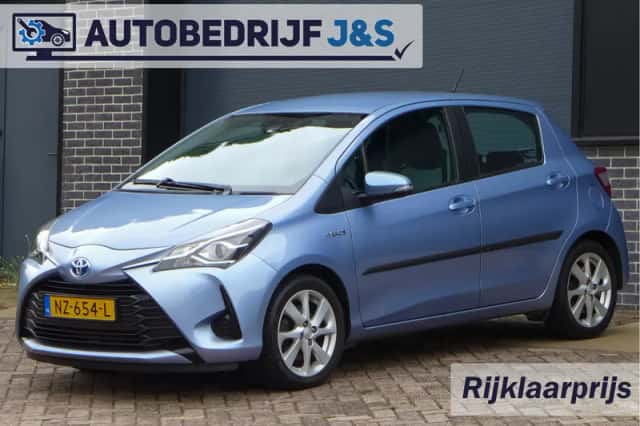 Toyota Yaris (2017) thumbnail 2