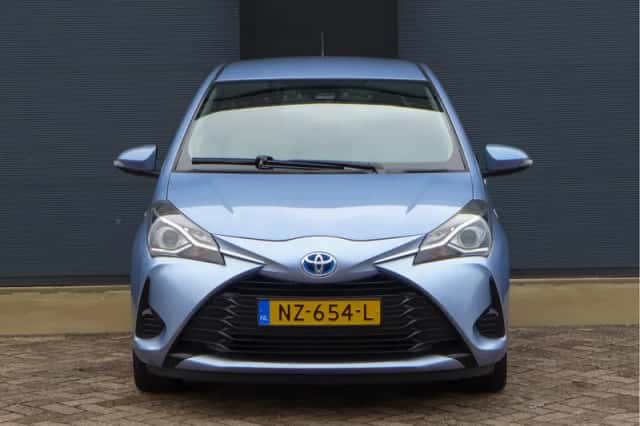 Toyota Yaris (2017) thumbnail 3