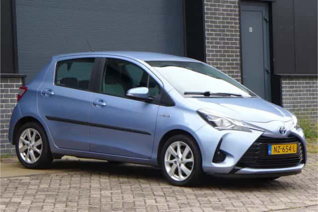 Toyota Yaris (2017) thumbnail 4