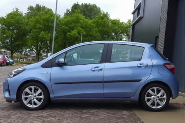 Toyota Yaris (2017) thumbnail 5