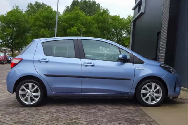 Toyota Yaris (2017) thumbnail 6