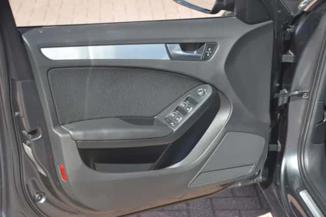 Audi A4 (2012) thumbnail 15