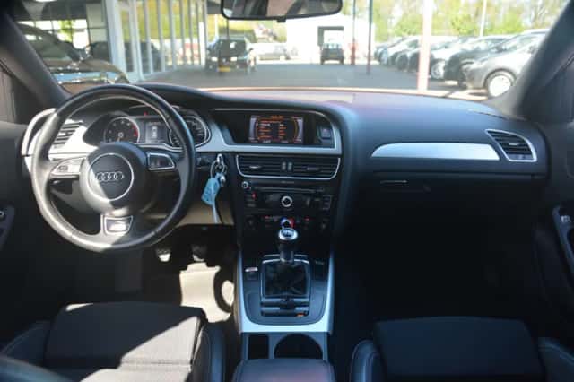 Audi A4 (2012) thumbnail 17