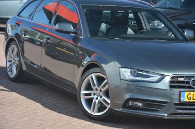 Audi A4 (2012) thumbnail 3