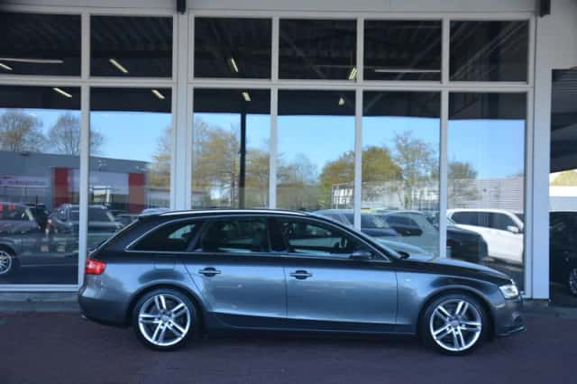 Audi A4 (2012) thumbnail 25