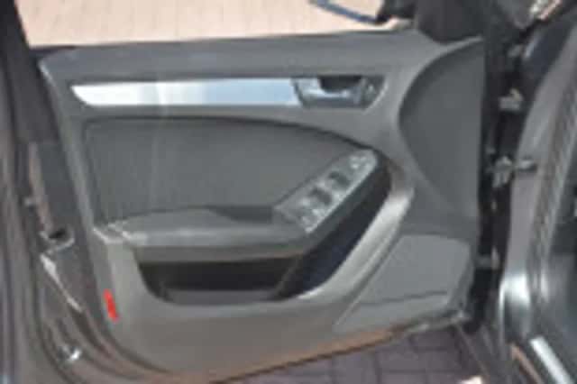 Audi A4 (2012) thumbnail 42