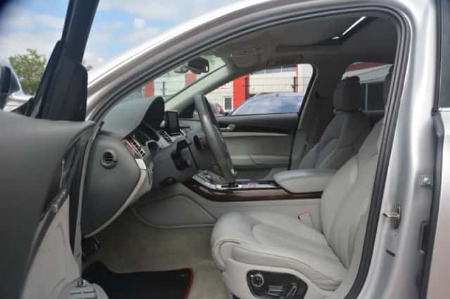 Audi A8 (2013) thumbnail 5