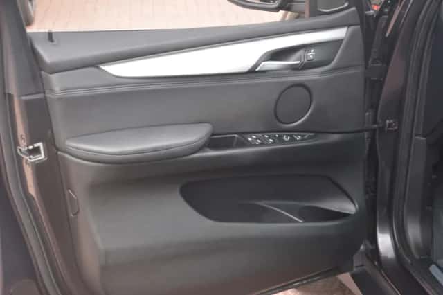 BMW X5 (2015) thumbnail 15