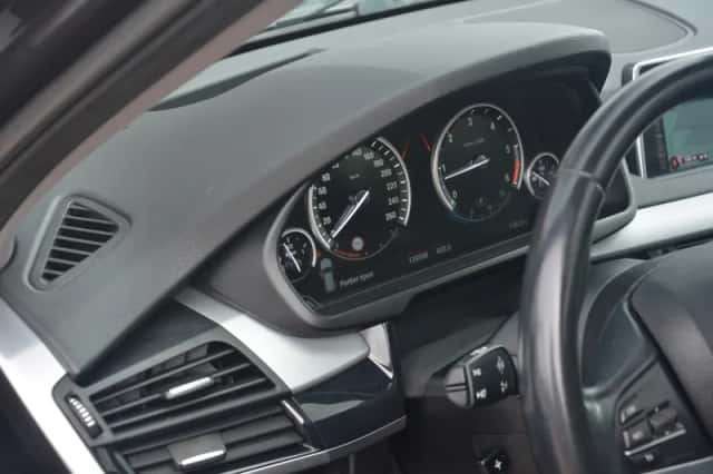 BMW X5 (2015) thumbnail 16
