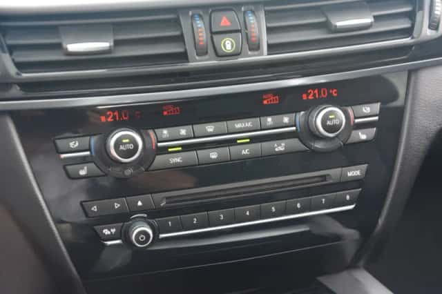 BMW X5 (2015) thumbnail 24