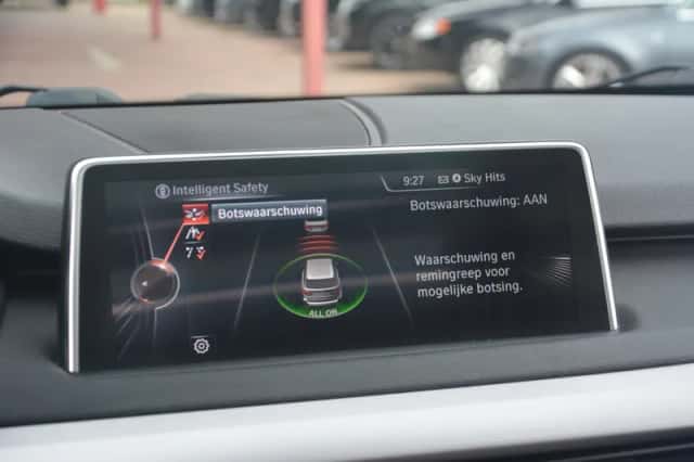 BMW X5 (2015) thumbnail 35