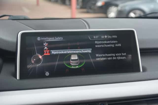 BMW X5 (2015) thumbnail 37