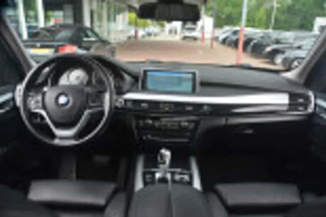 BMW X5 (2015) thumbnail 59