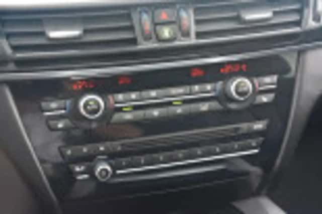 BMW X5 (2015) thumbnail 64