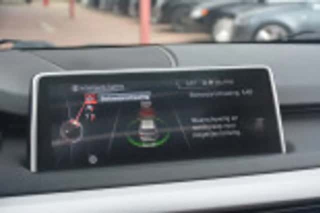 BMW X5 (2015) thumbnail 75