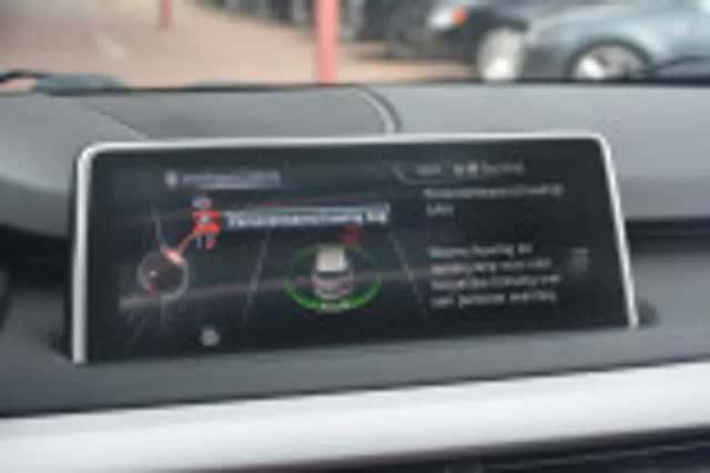 BMW X5 (2015) thumbnail 76