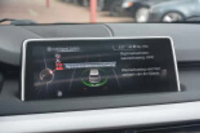 BMW X5 (2015) thumbnail 77
