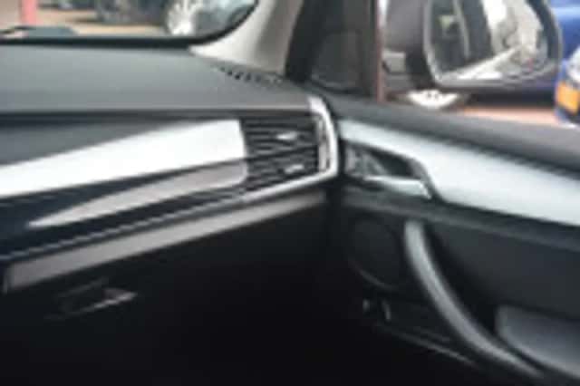 BMW X5 (2015) thumbnail 81
