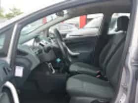 Ford Fiesta (2012) thumbnail 37