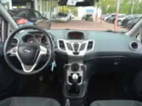 Ford Fiesta (2012) thumbnail 42